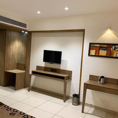 Hotel Regency Surat Luaran gambar