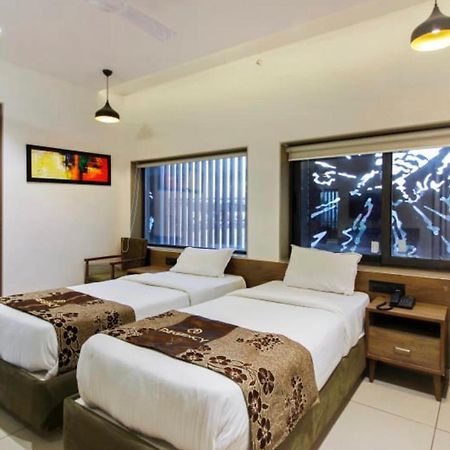 Hotel Regency Surat Luaran gambar
