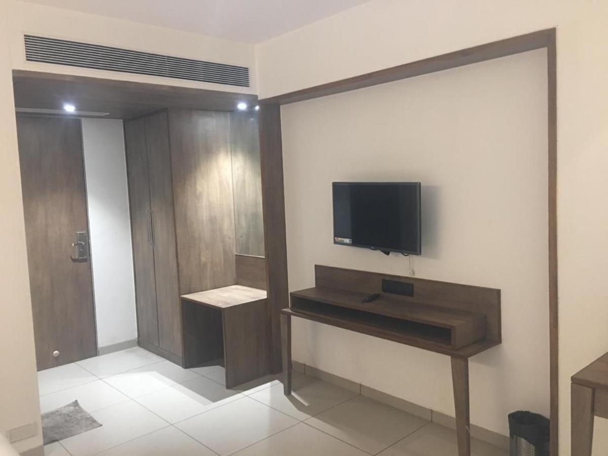 Hotel Regency Surat Luaran gambar