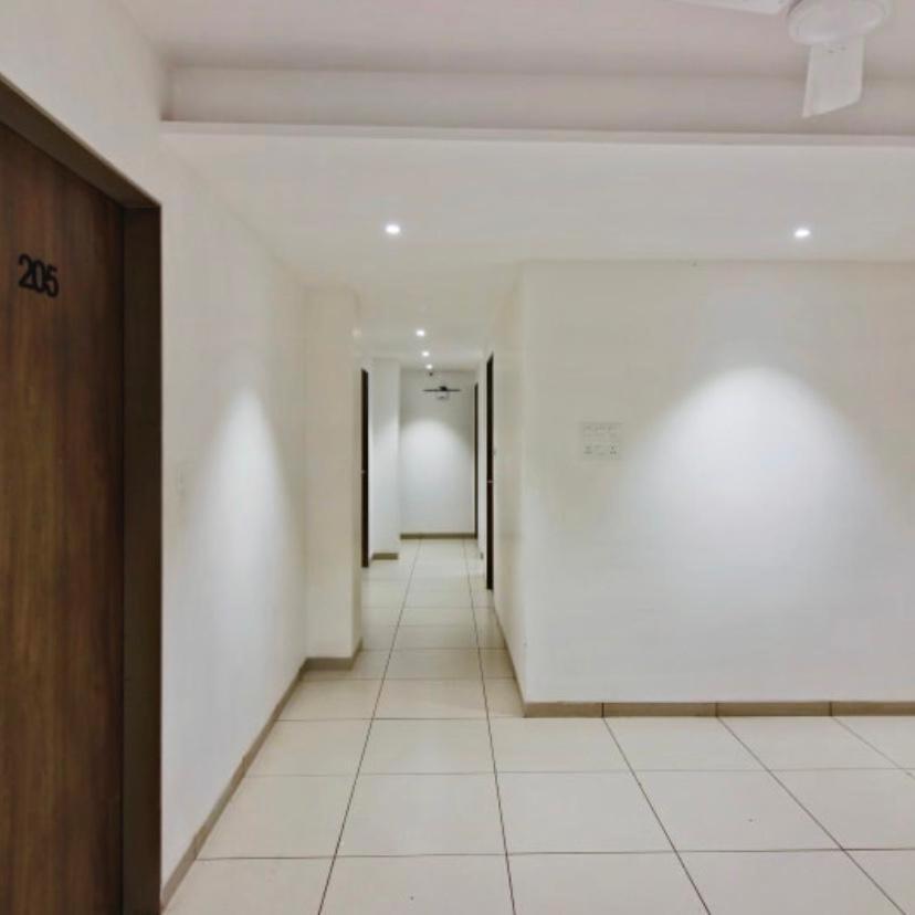 Hotel Regency Surat Luaran gambar