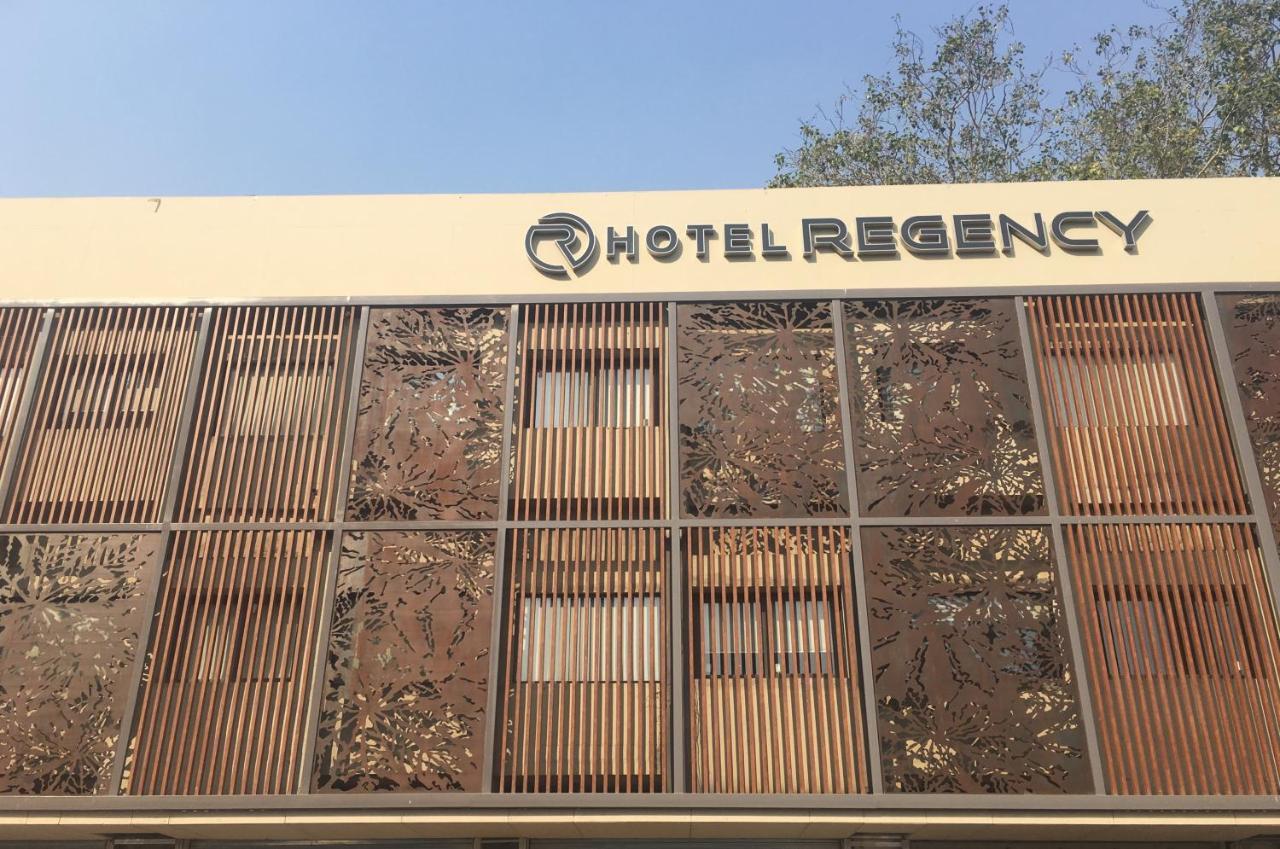Hotel Regency Surat Luaran gambar