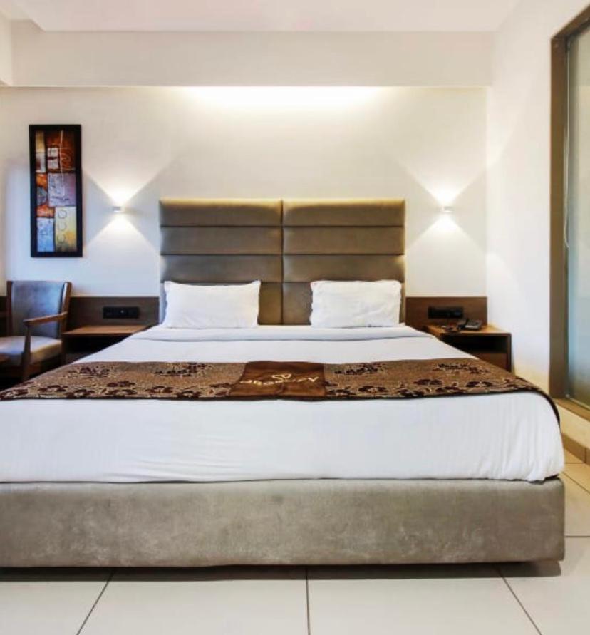 Hotel Regency Surat Luaran gambar