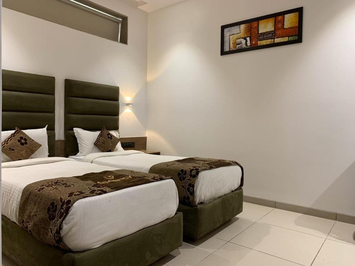 Hotel Regency Surat Luaran gambar