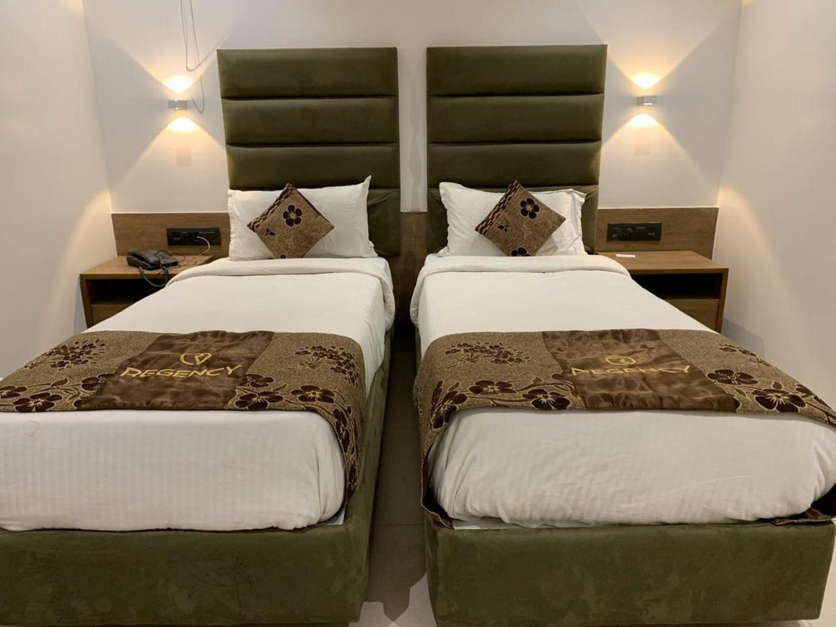 Hotel Regency Surat Luaran gambar