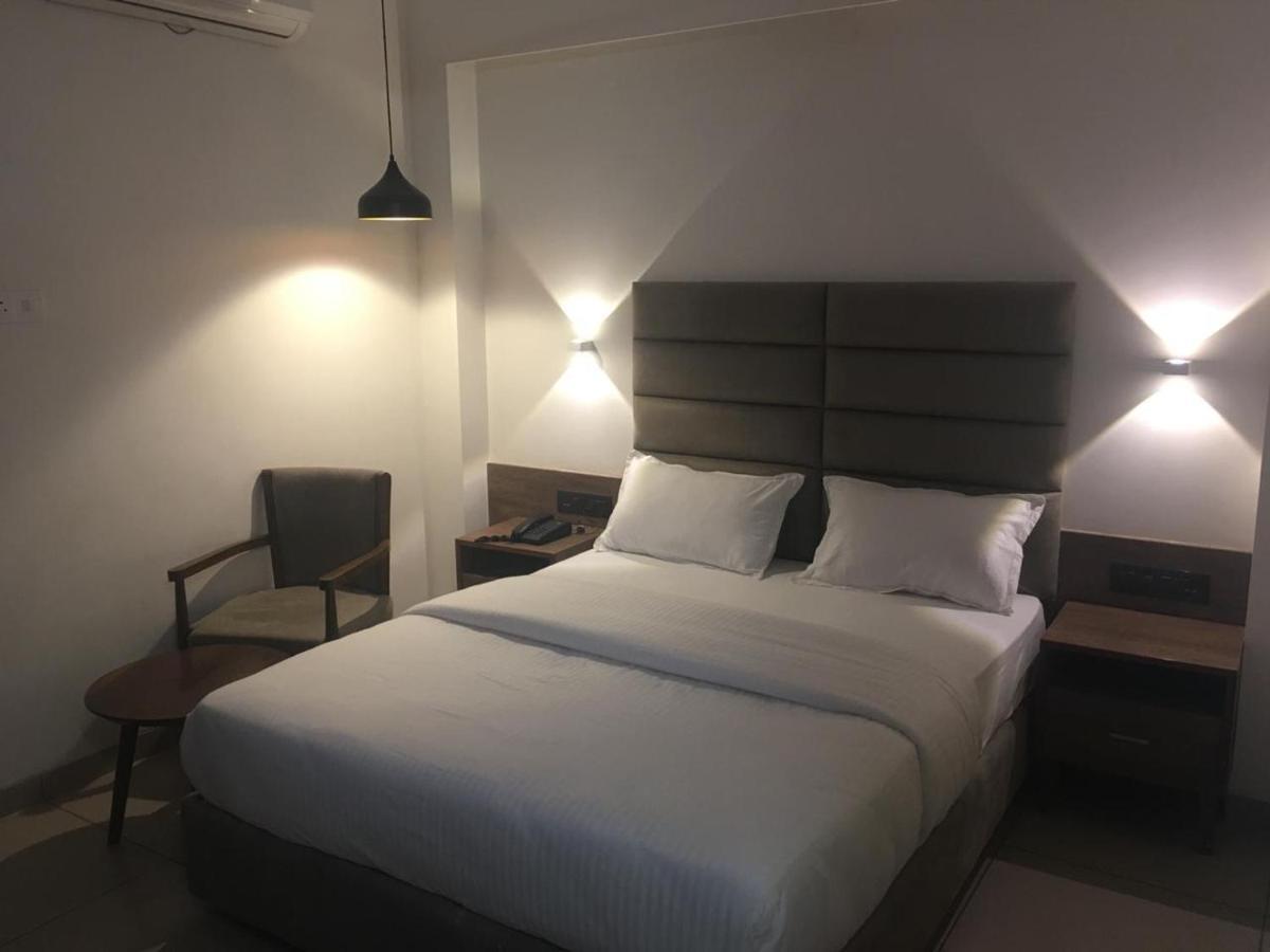 Hotel Regency Surat Luaran gambar