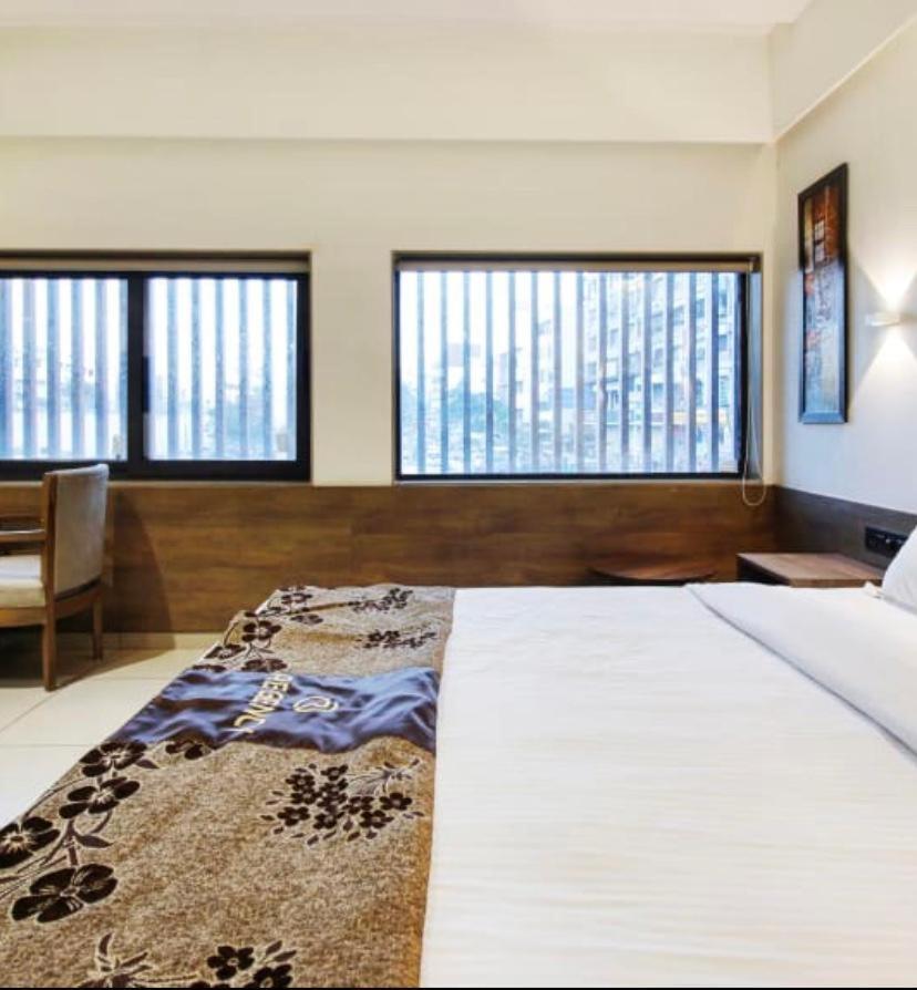 Hotel Regency Surat Luaran gambar